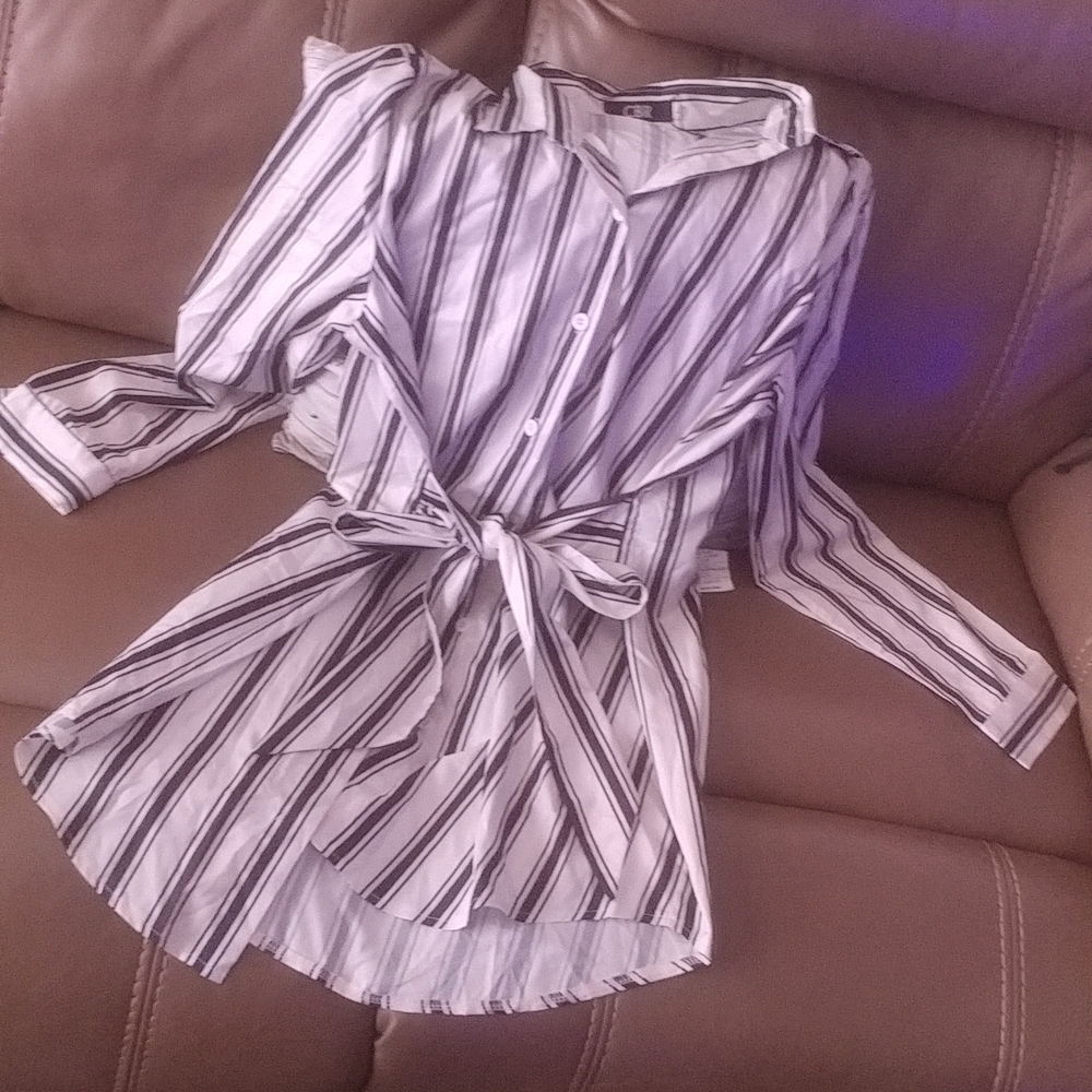 🆕🎁Beautiful stripe button down top/dress